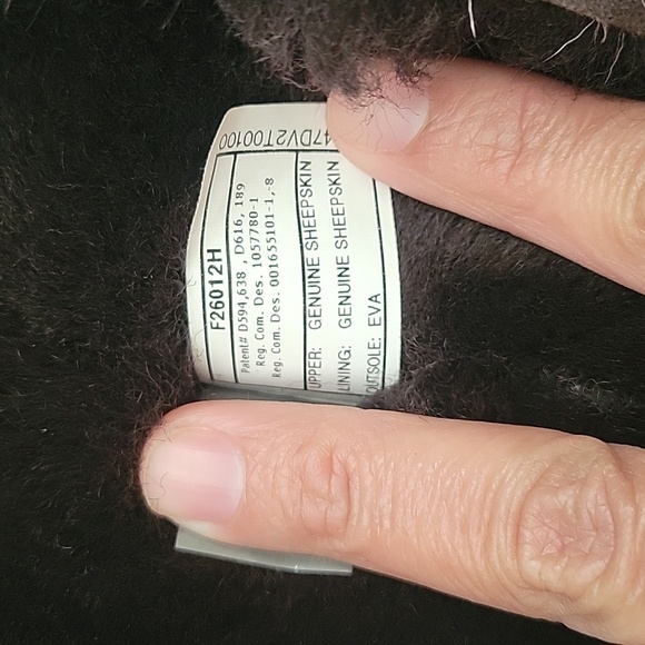 👢UGG Bailey Button Triplet ll Boot 3 Buttons. Color Dark Brown. Size 13 Kids. - Picture 11 of 17